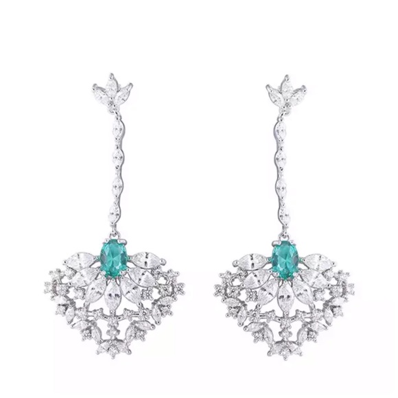 Swarovski Crystals The Lopaka Earrings - Picture 1 of 5